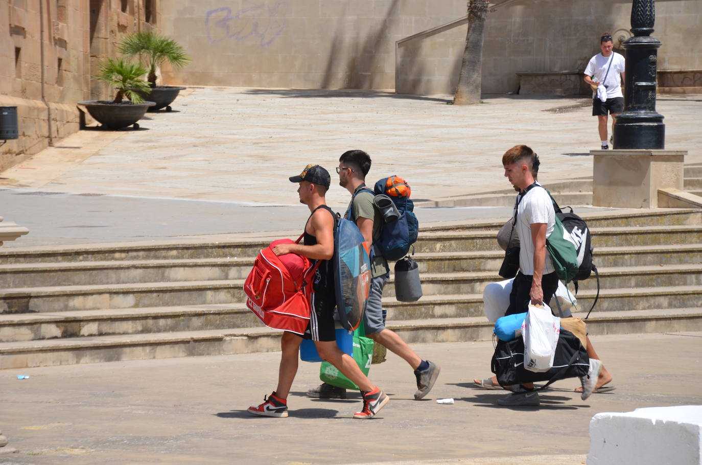 Fotos: Momento de la recogida en el festival Holika