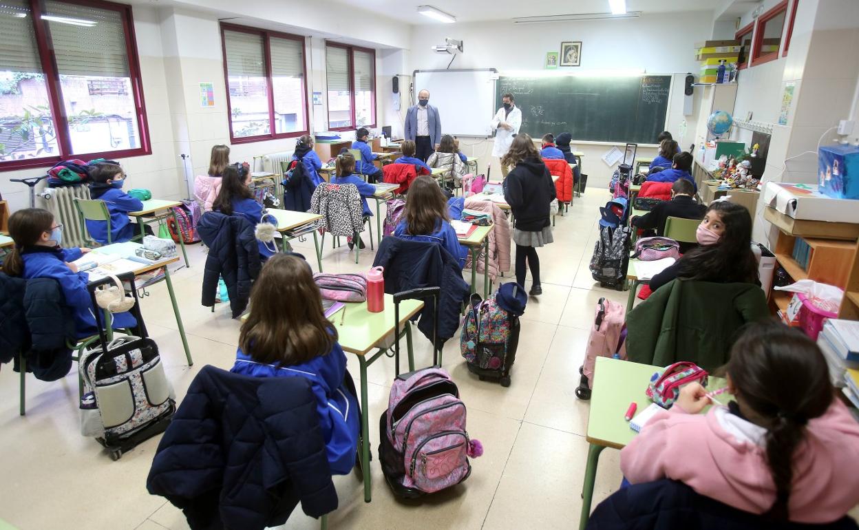 Alumnos de Agustinas en una clase durante el curso recién terminado. 