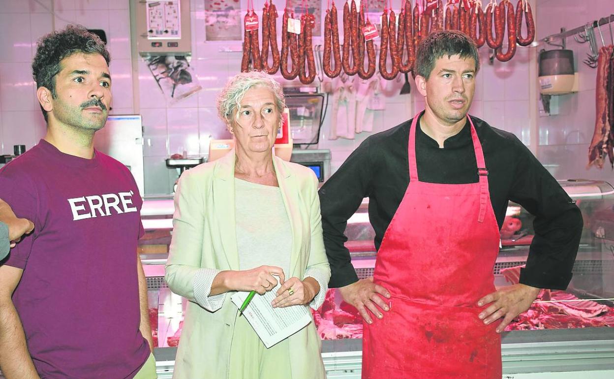 Enrique de Miguel, Ana Arnáez y Santiago Muro durante la presentación de la campaña. 