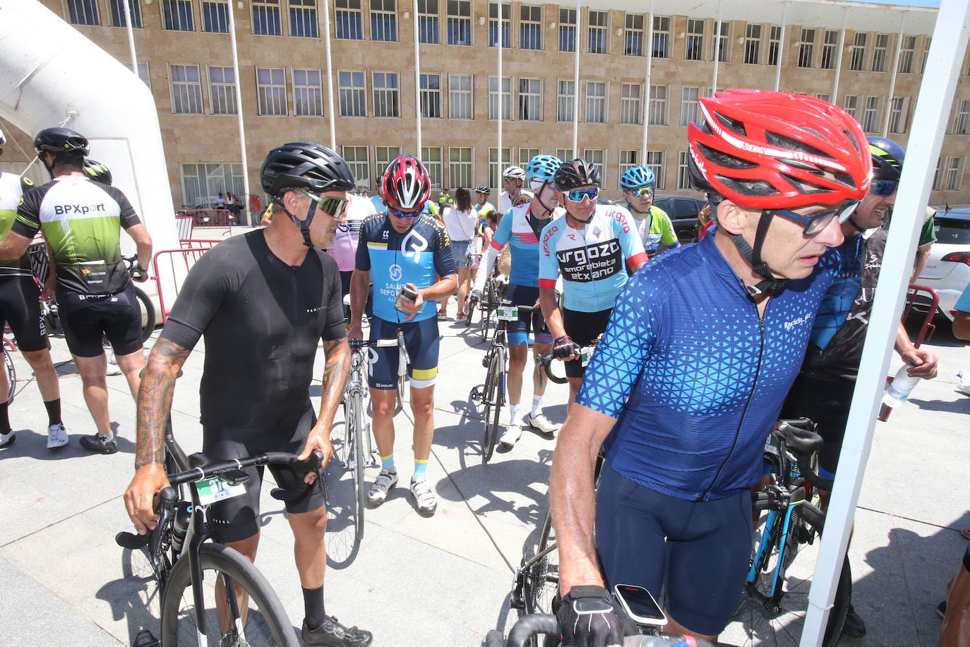 Fotos: La marea ciclista tiñe el paisaje riojano