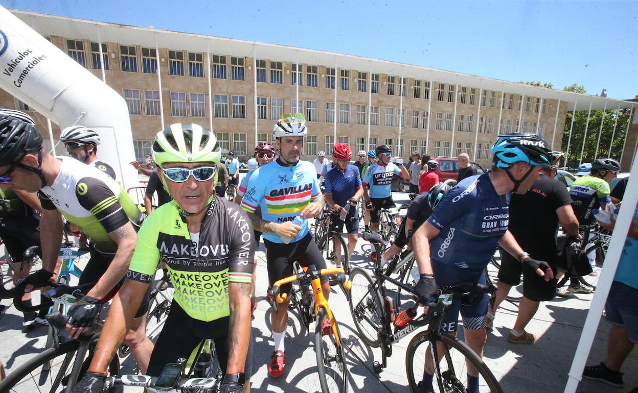 La marea ciclista tiñe el paisaje riojano