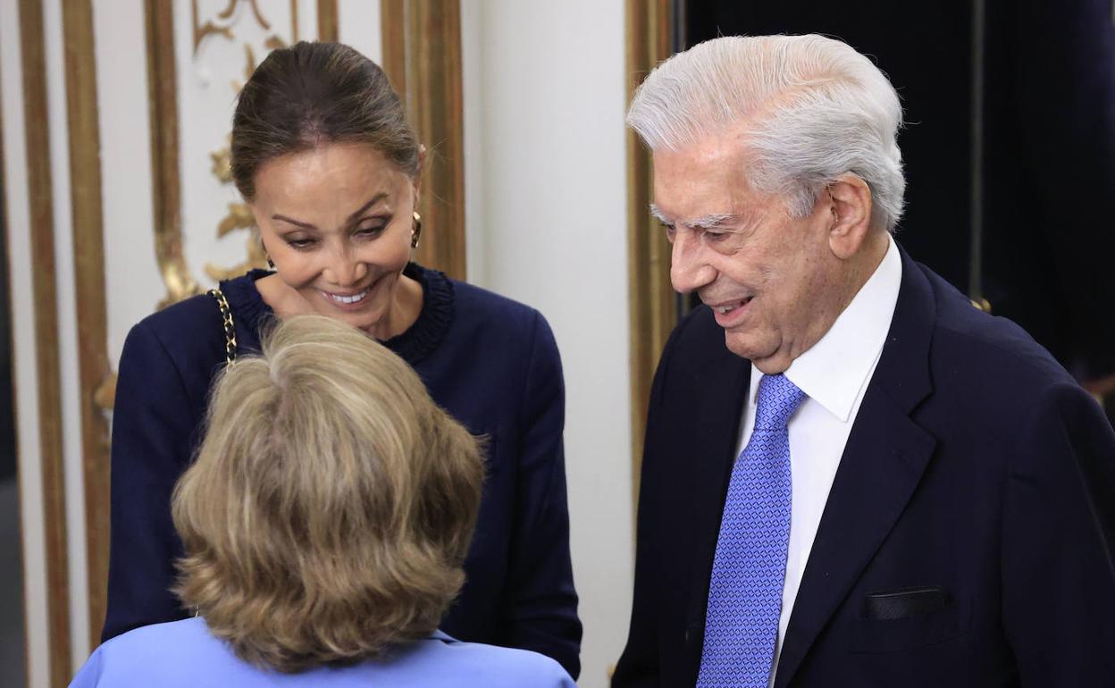 Isabel Preysler y Mario Vargas Llosa, en un acto en el Palacio Real el 16 de junio. 