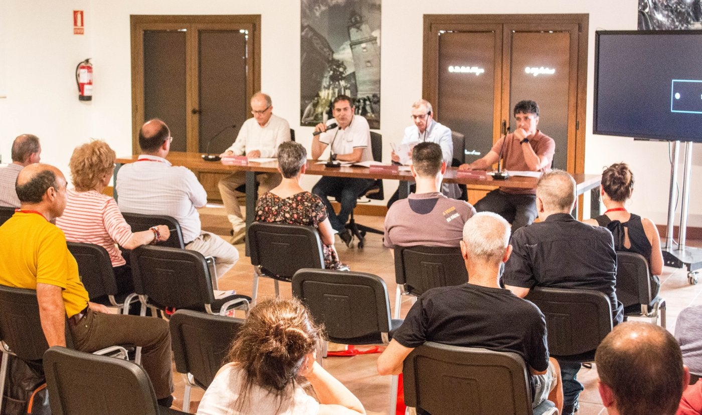 Gustavo Bueno, David Mena, Francisco del Pozo y Pedro Santana, ayer en la inauguración del curso de verano de Filosofía. 