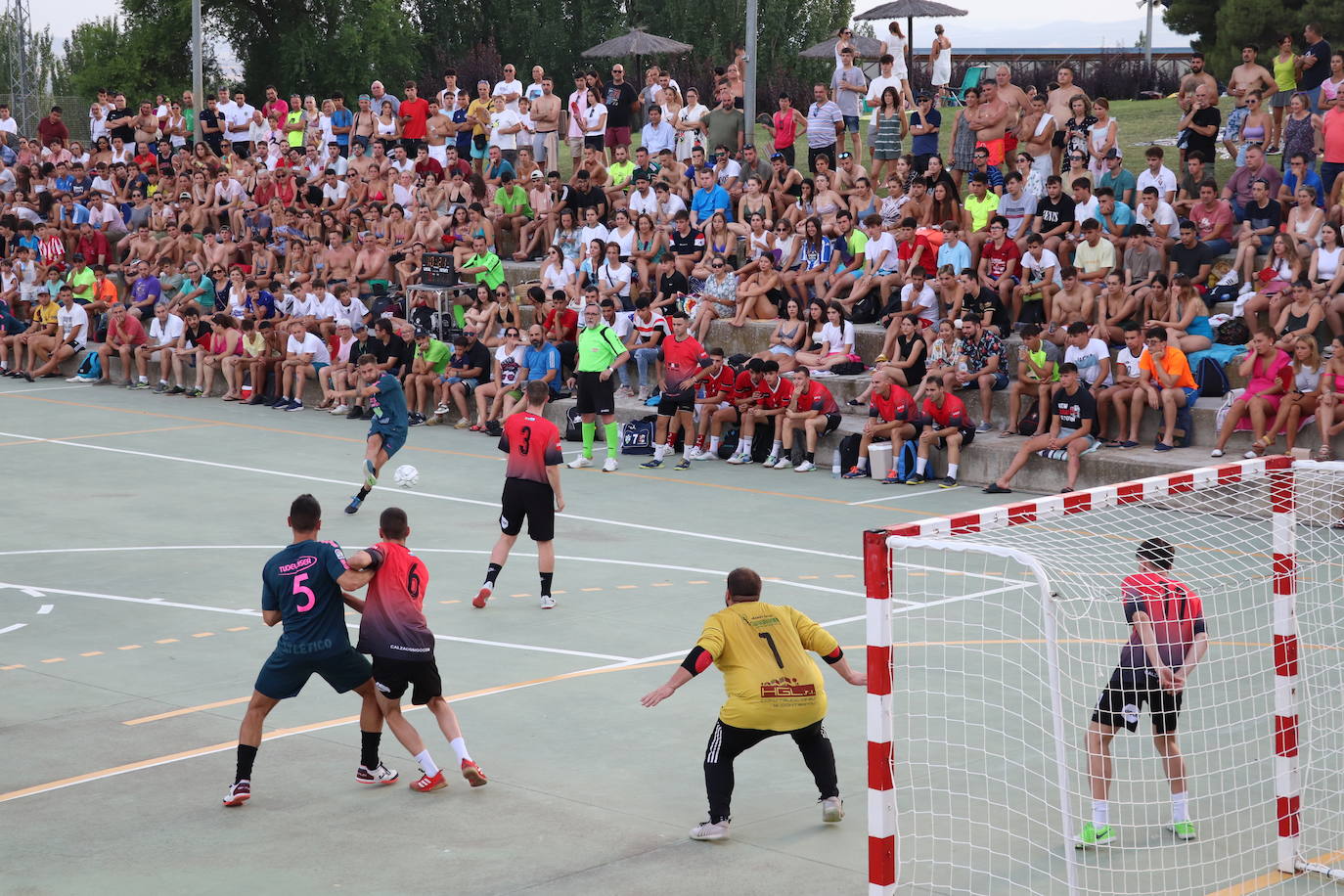 Fotos: 48 Horas de Fútbol Sala de Alfaro: Segura impulsa la remontada que da la Colegiata al Aema