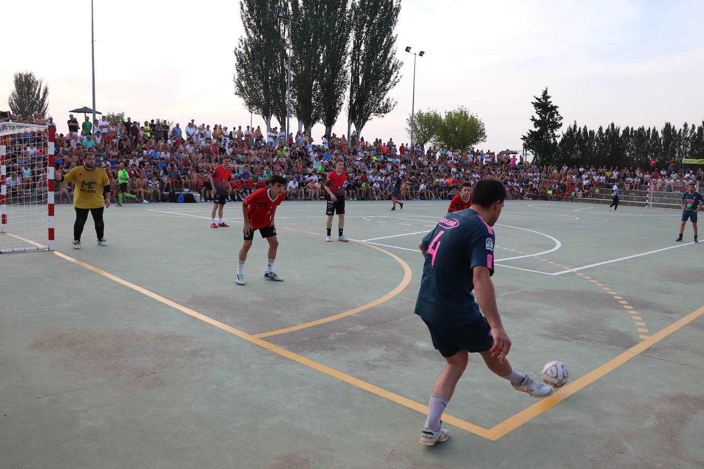 Fotos: 48 Horas de Fútbol Sala de Alfaro: Segura impulsa la remontada que da la Colegiata al Aema