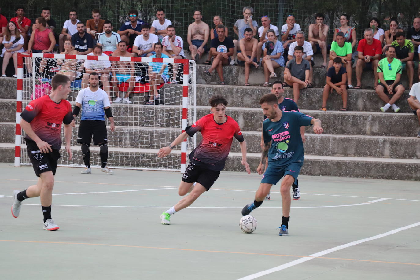 Fotos: 48 Horas de Fútbol Sala de Alfaro: Segura impulsa la remontada que da la Colegiata al Aema