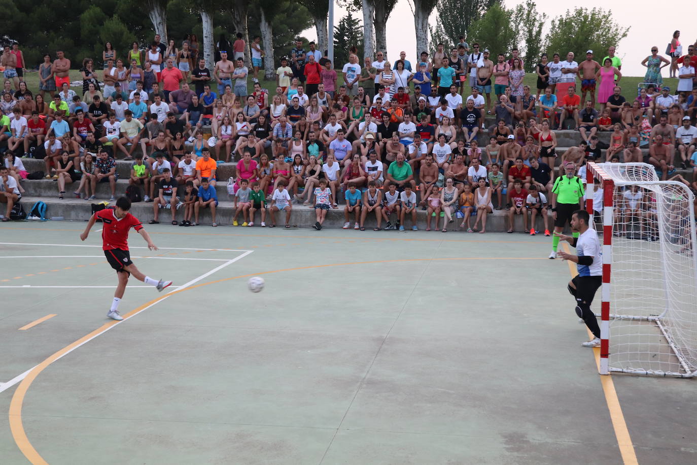 Fotos: 48 Horas de Fútbol Sala de Alfaro: Segura impulsa la remontada que da la Colegiata al Aema