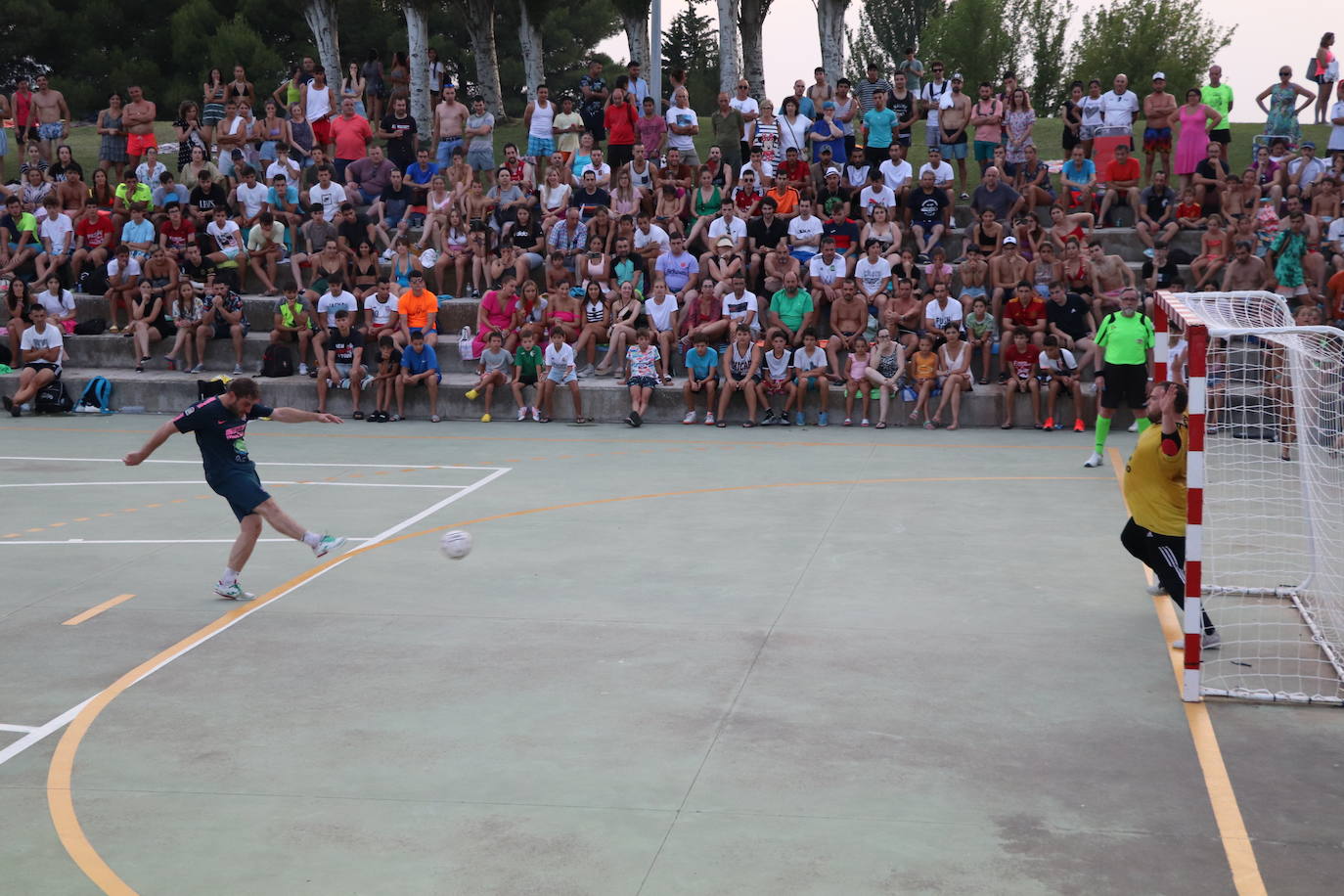 Fotos: 48 Horas de Fútbol Sala de Alfaro: Segura impulsa la remontada que da la Colegiata al Aema