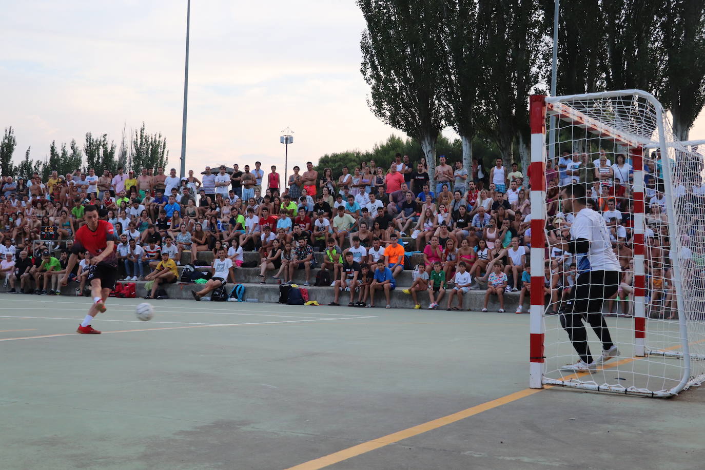 Fotos: 48 Horas de Fútbol Sala de Alfaro: Segura impulsa la remontada que da la Colegiata al Aema