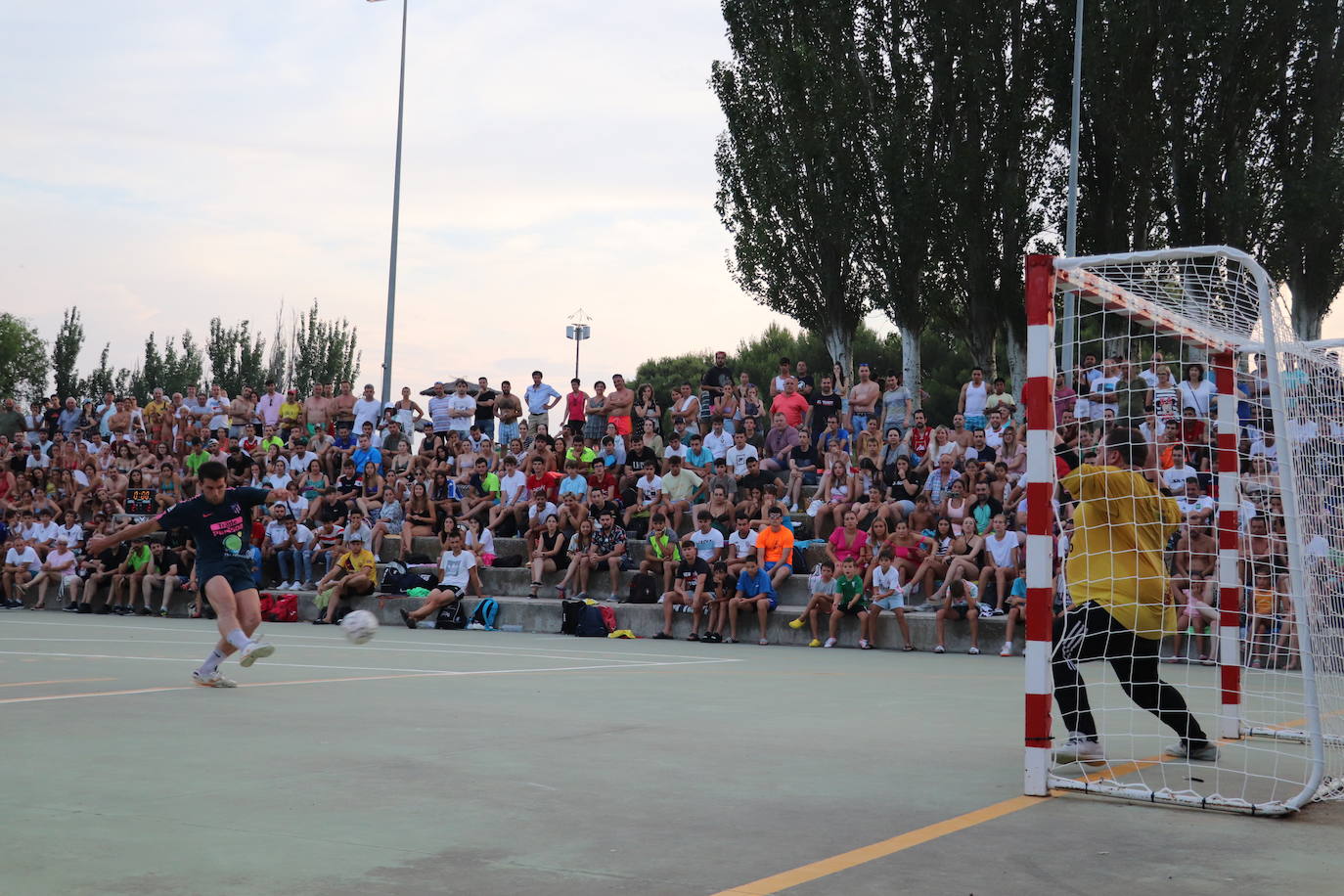 Fotos: 48 Horas de Fútbol Sala de Alfaro: Segura impulsa la remontada que da la Colegiata al Aema