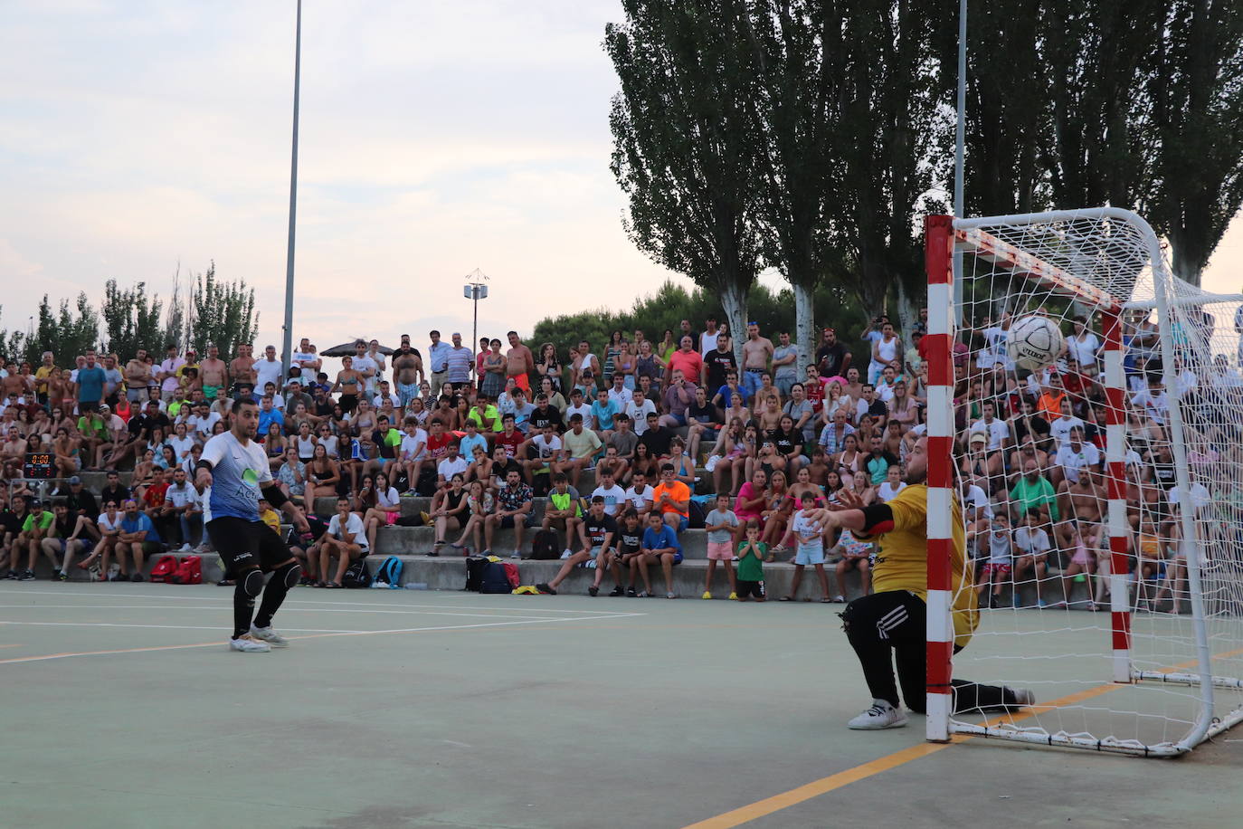 Fotos: 48 Horas de Fútbol Sala de Alfaro: Segura impulsa la remontada que da la Colegiata al Aema