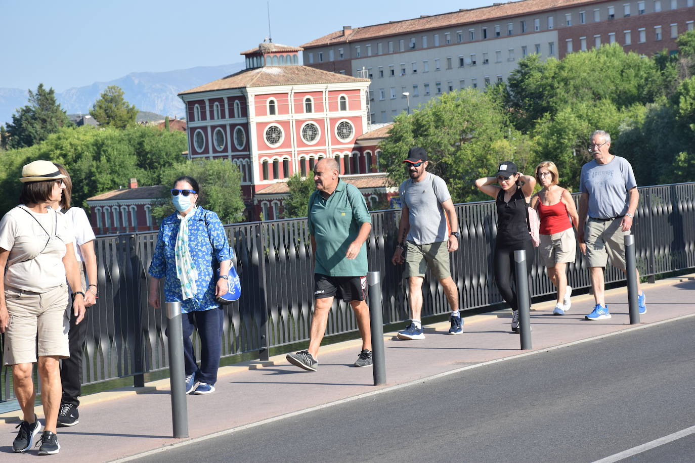 Fotos: Un recorrido simbólico y saludable por el Camino de Santiago en Logroño