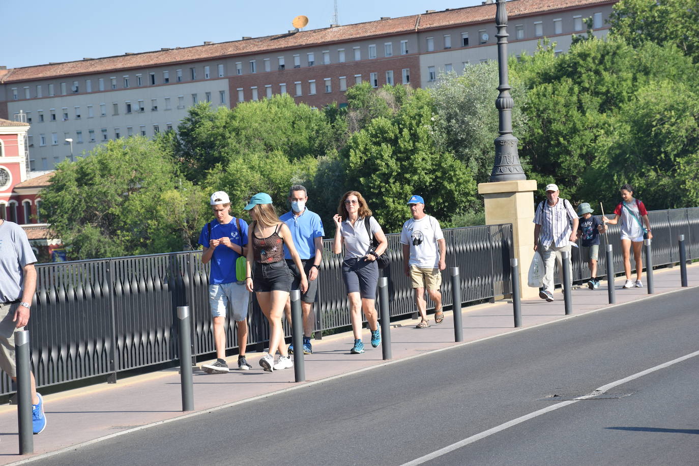 Fotos: Un recorrido simbólico y saludable por el Camino de Santiago en Logroño