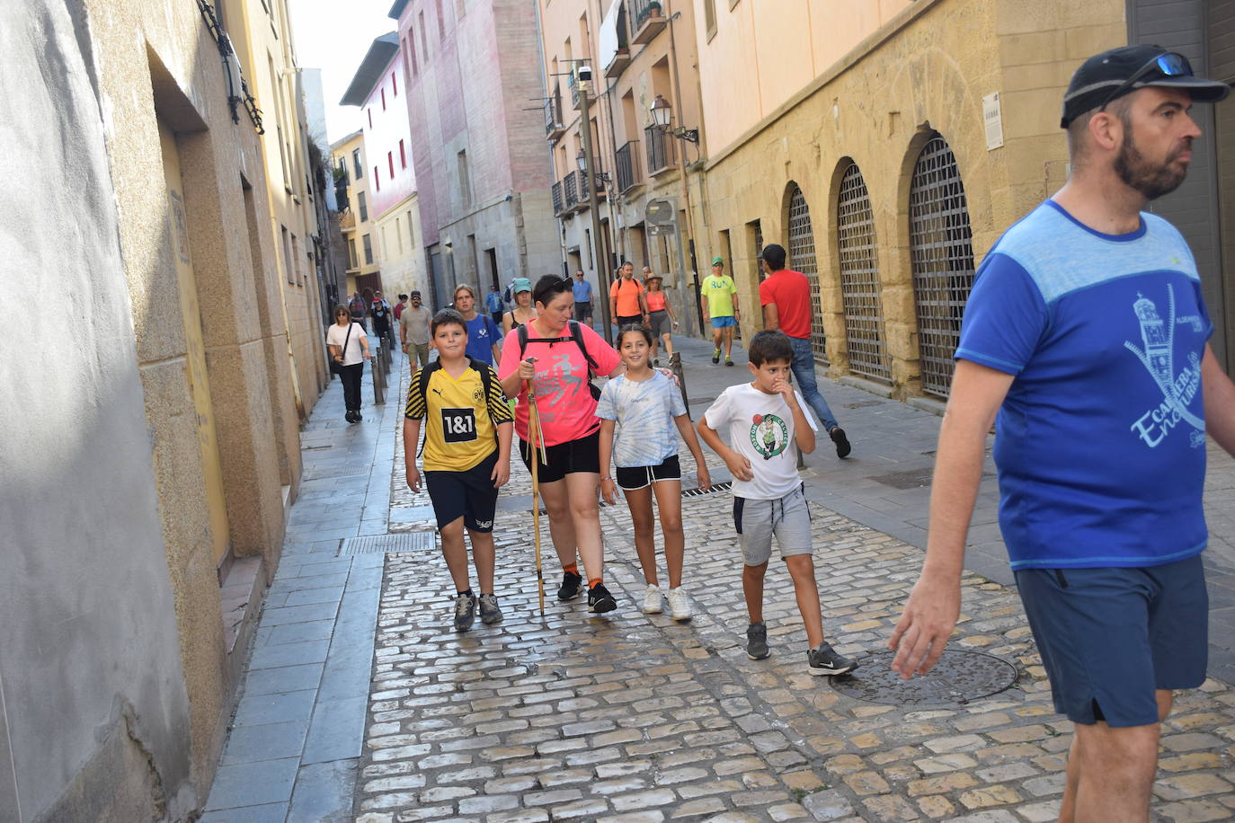 Fotos: Un recorrido simbólico y saludable por el Camino de Santiago en Logroño