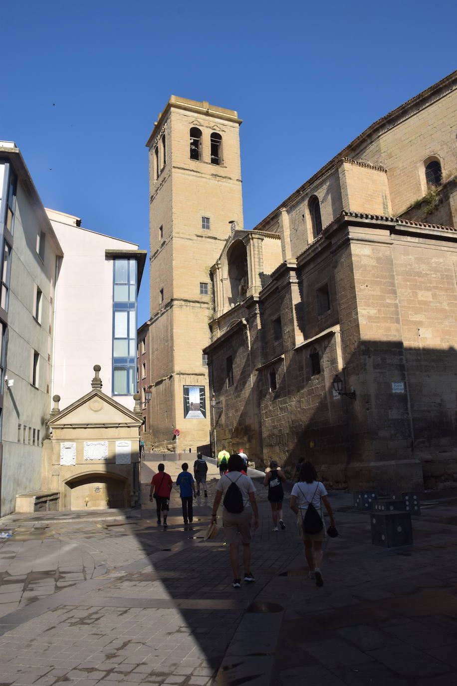 Fotos: Un recorrido simbólico y saludable por el Camino de Santiago en Logroño