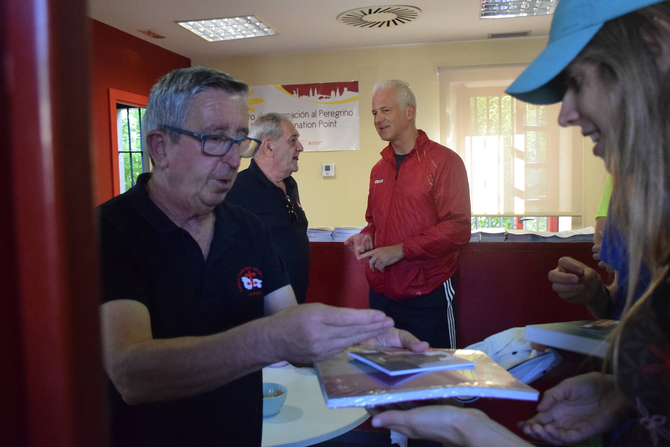 Fotos: Un recorrido simbólico y saludable por el Camino de Santiago en Logroño