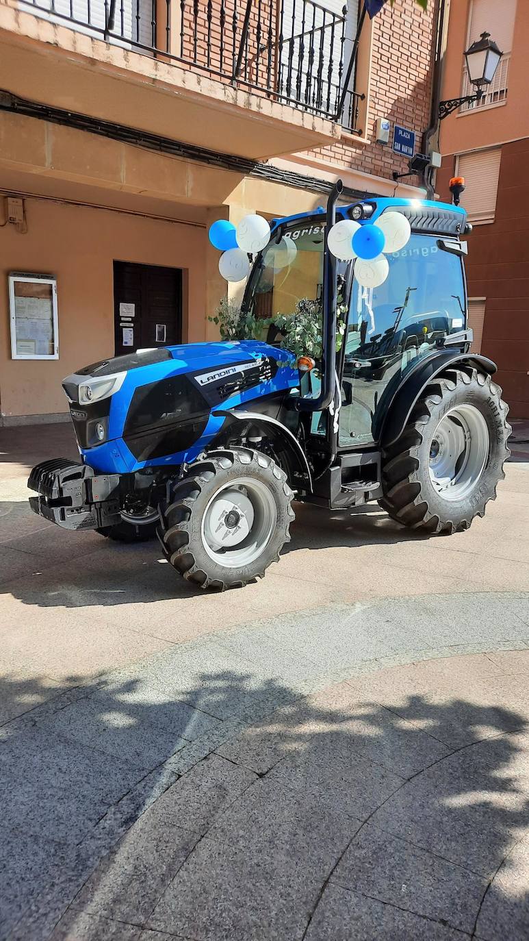 Fotos: La novia, al altar en tractor