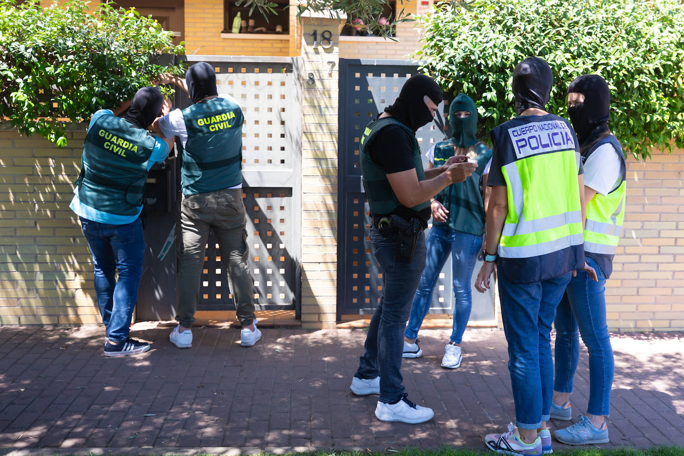 Fotos: Las imágenes de la operación policial en Lardero y Logroño