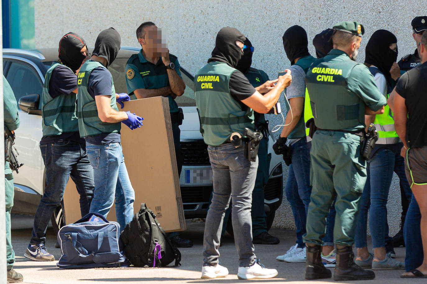 Fotos: Las imágenes de la operación policial en Lardero y Logroño