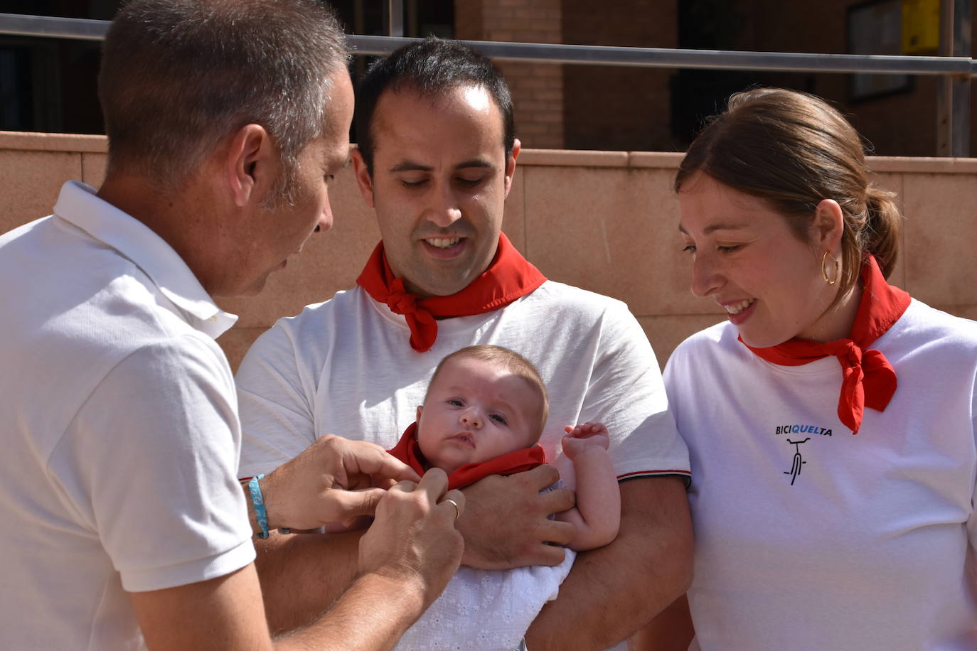Fotos: Quel inicia las fiestas con el cohete y pañuelos para niños y mayores