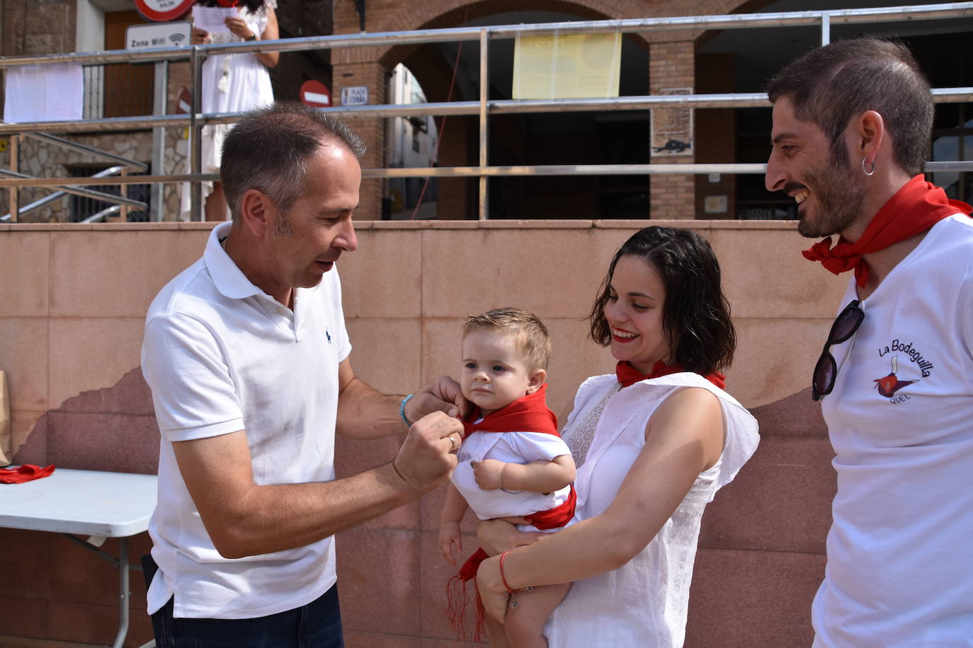 Fotos: Quel inicia las fiestas con el cohete y pañuelos para niños y mayores