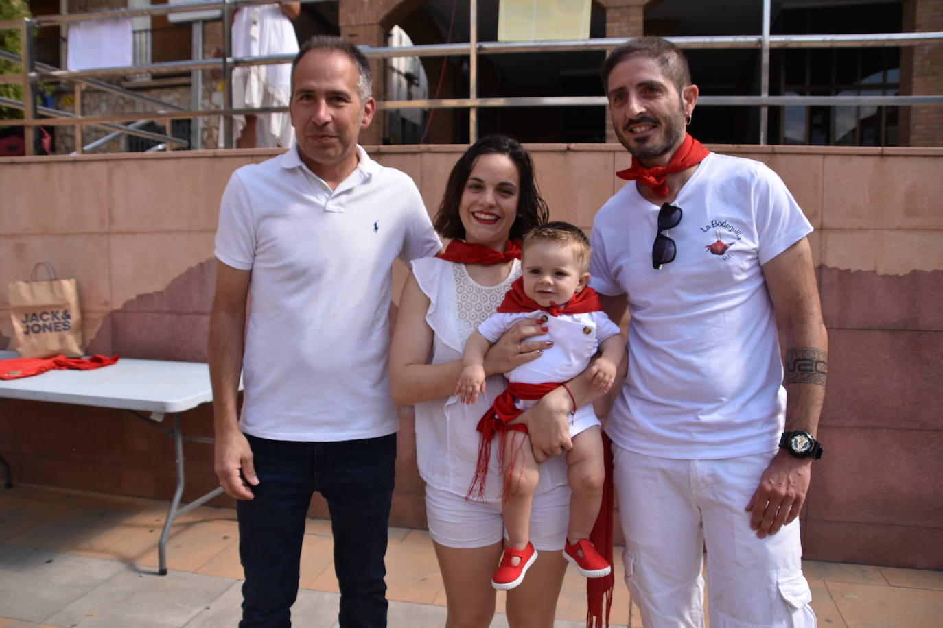 Fotos: Quel inicia las fiestas con el cohete y pañuelos para niños y mayores