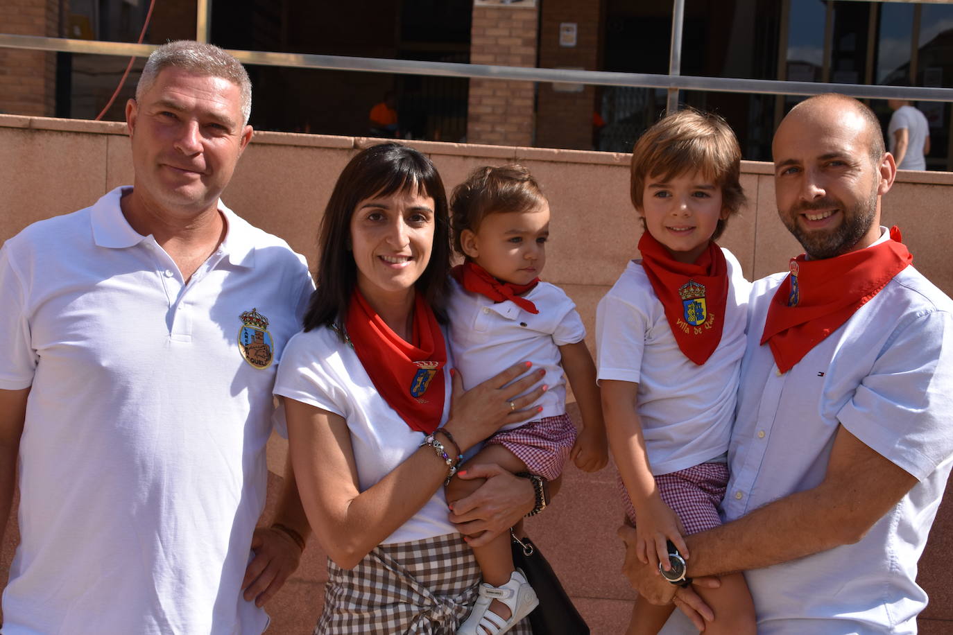 Fotos: Quel inicia las fiestas con el cohete y pañuelos para niños y mayores