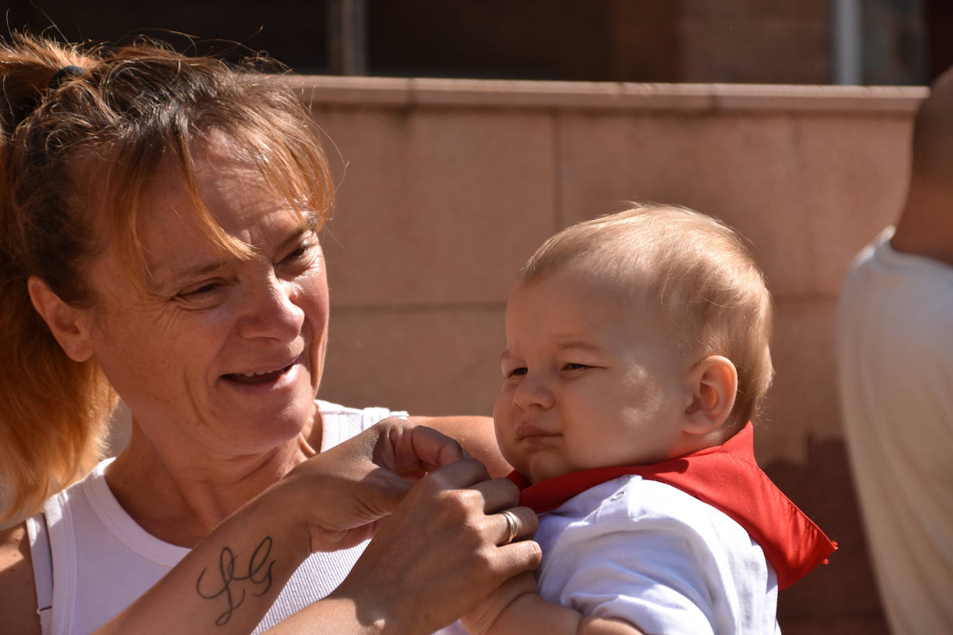 Fotos: Quel inicia las fiestas con el cohete y pañuelos para niños y mayores