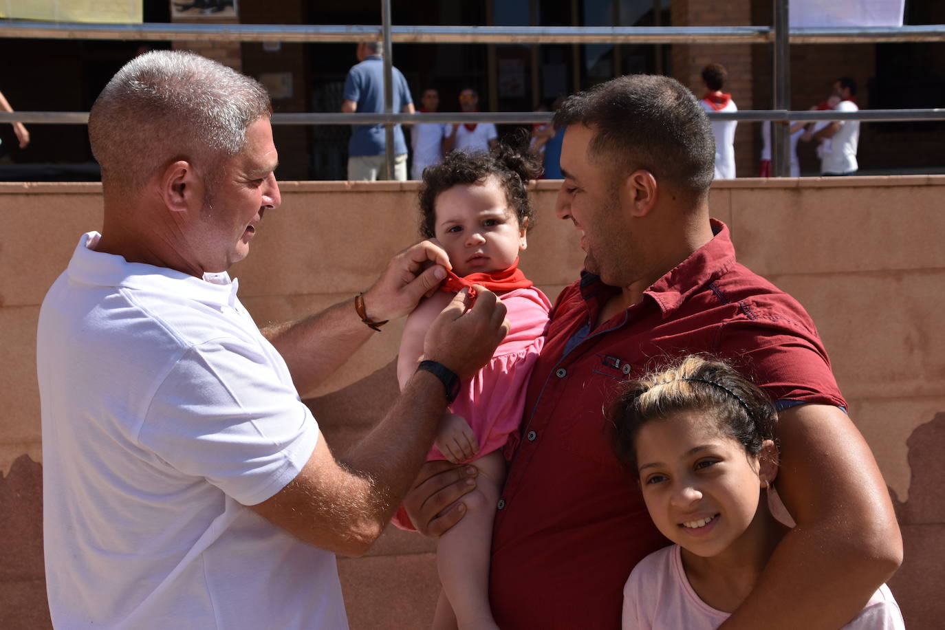 Fotos: Quel inicia las fiestas con el cohete y pañuelos para niños y mayores