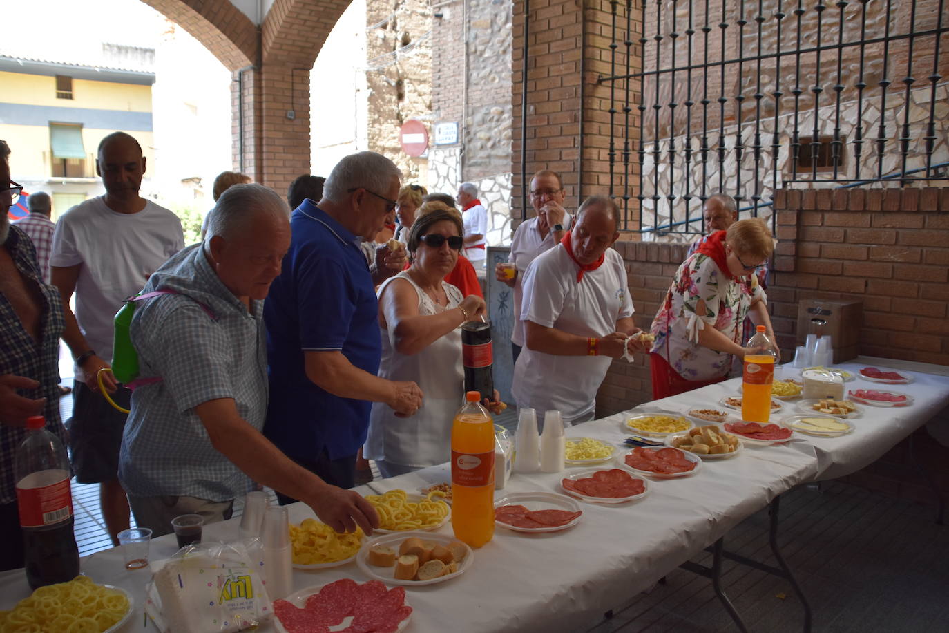 Fotos: Quel inicia las fiestas con el cohete y pañuelos para niños y mayores