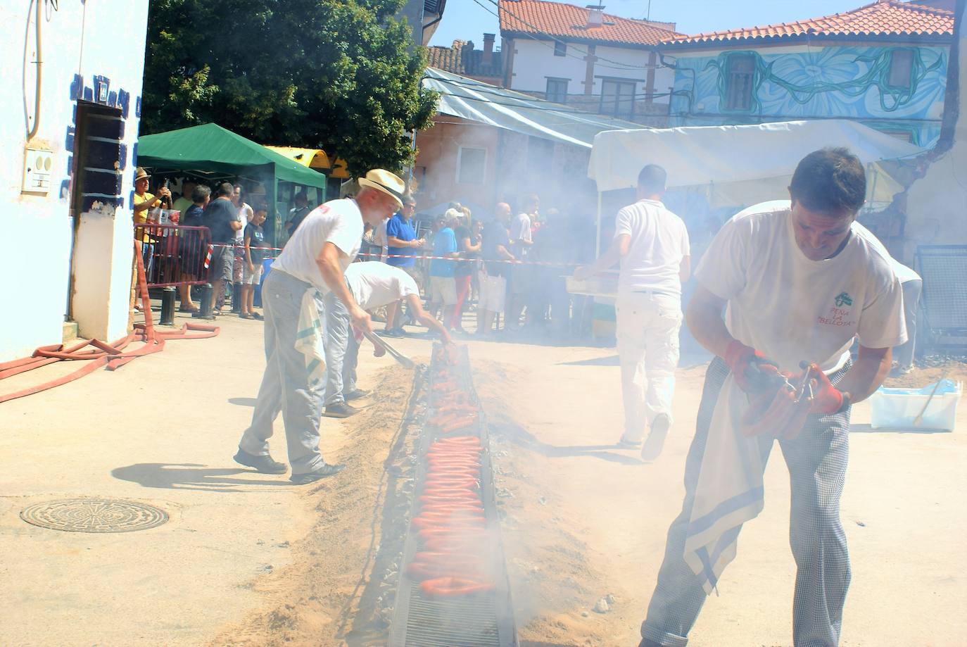 Fotos: Camprovín repartió más de 2.000 raciones de chorizo