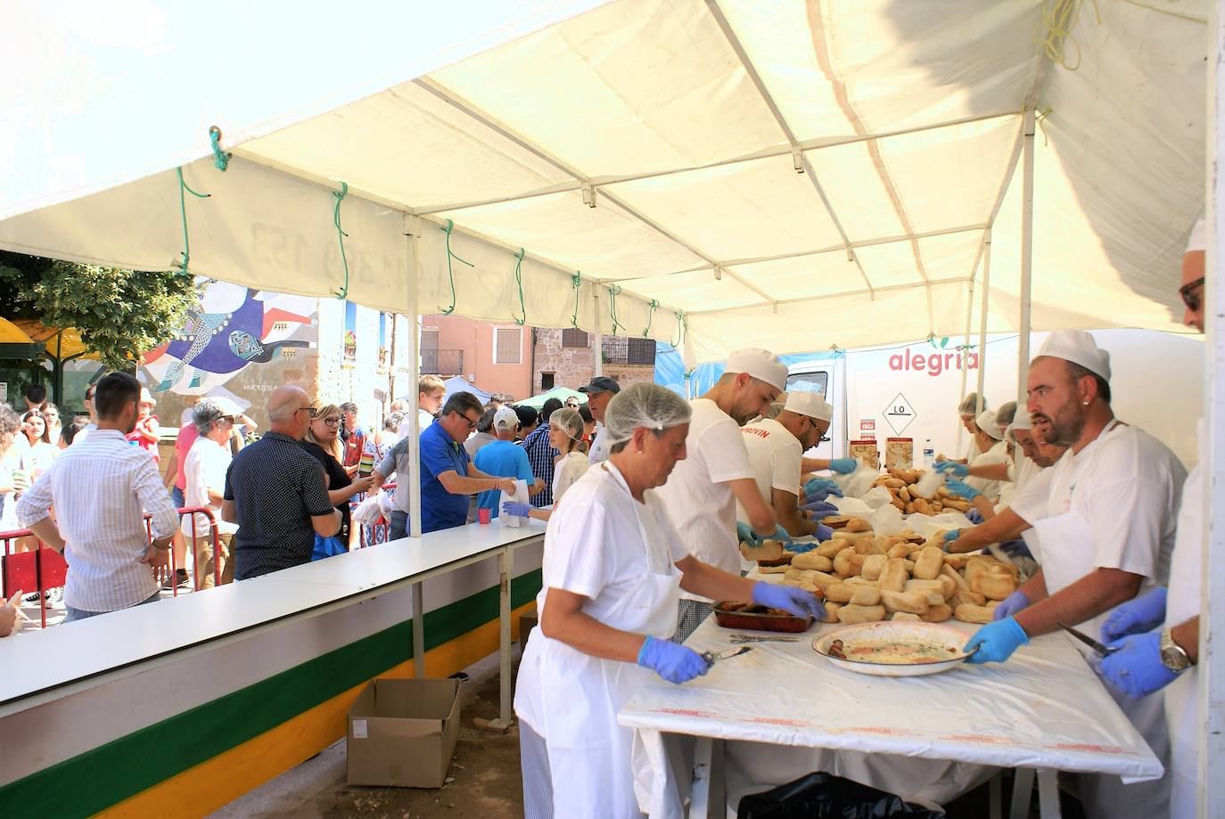 Fotos: Camprovín repartió más de 2.000 raciones de chorizo