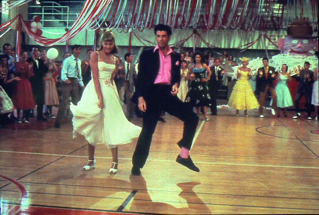 Durante el concurso de baile en 'Grease'.