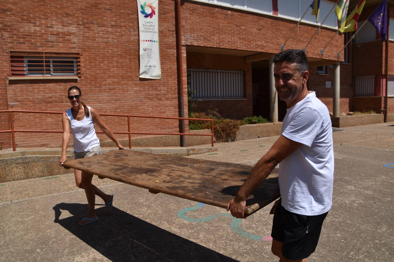 Fotos: Las cuadrillas de Quel se reúnen para comer paella
