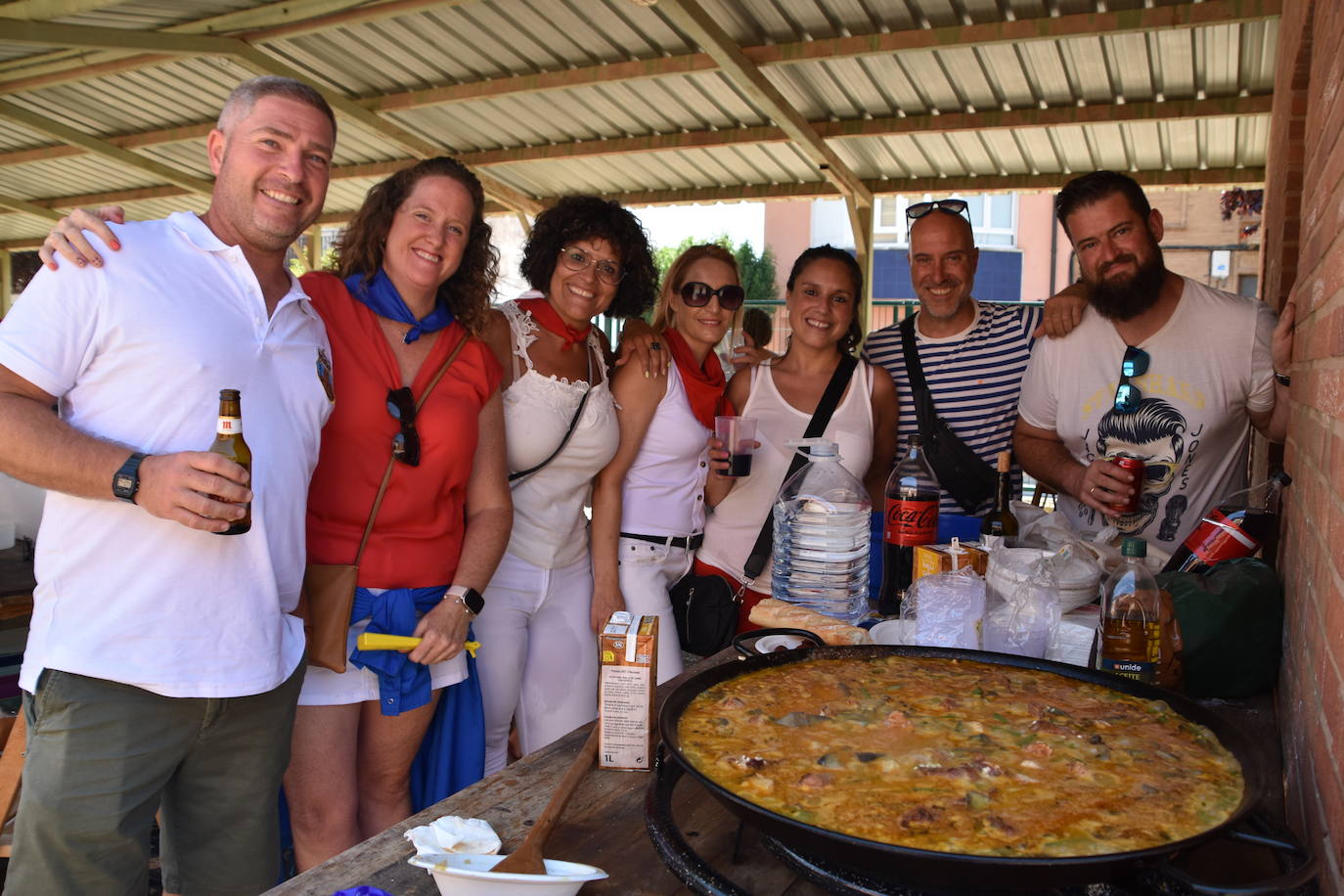 Fotos: Las cuadrillas de Quel se reúnen para comer paella