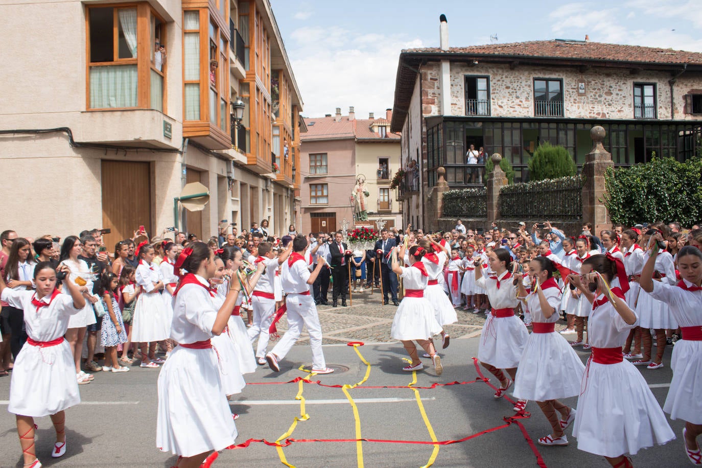 Fotos: Fiestas de Ezcaray: La romería al pico San Lorenzo, techo riojano, y la misa y procesión en la villa