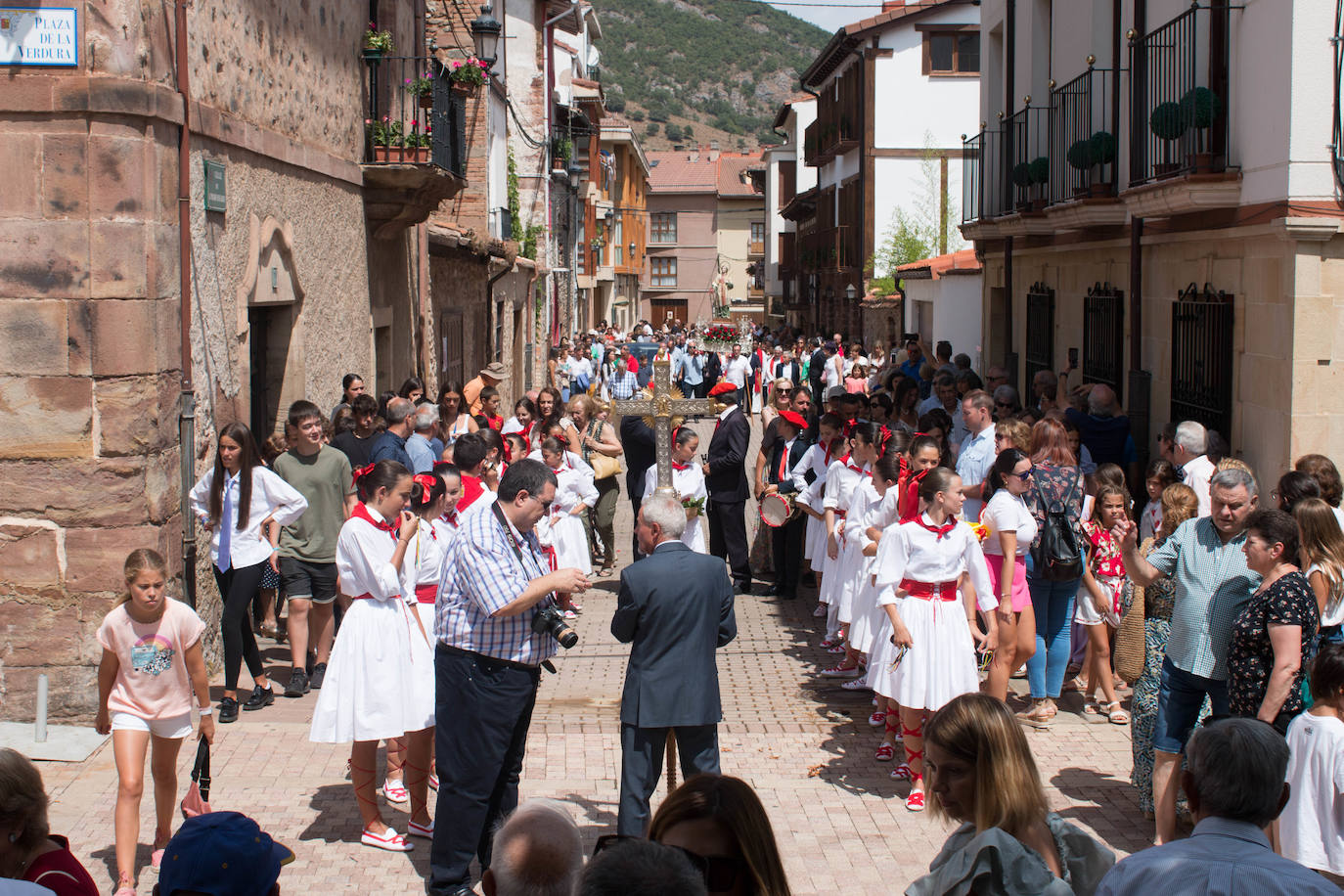 Fotos: Fiestas de Ezcaray: La romería al pico San Lorenzo, techo riojano, y la misa y procesión en la villa