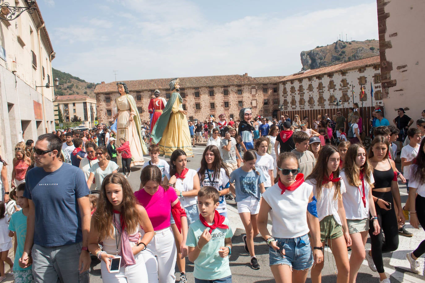 Fotos: Gigantes y cabezudos, protagonistas en Ezcaray