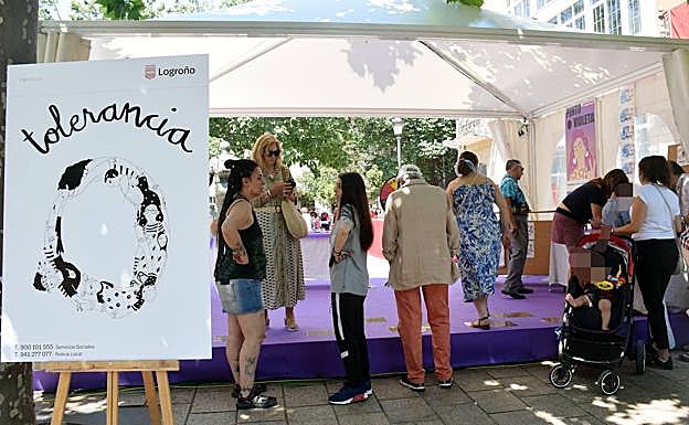 Imagen de un punto violeta instalado den Logroño durantne las pasadas fiestas de San bernabé