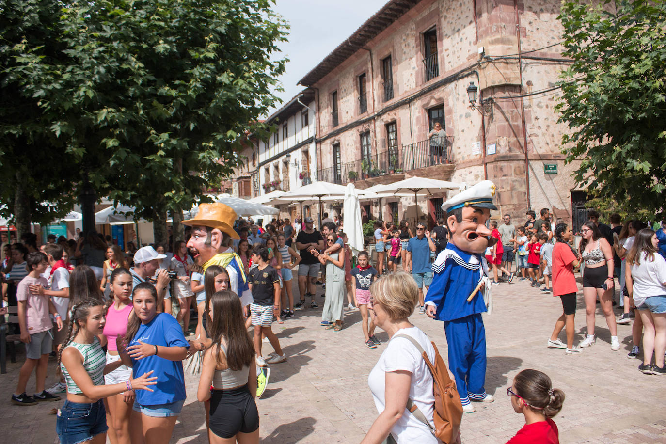 Fotos: Gigantes y cabezudos vuelven a tomar Ezcaray