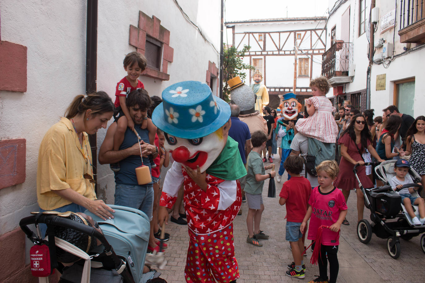 Fotos: Gigantes y cabezudos vuelven a tomar Ezcaray