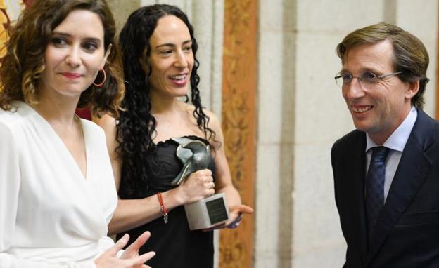 El alcalde de Madrid, José Luis Martínez-Almeida, y la presidenta de la Comunidad de Madrid, Isabel Díaz Ayuso, en la celebración del día de la Virgen de la Paloma 