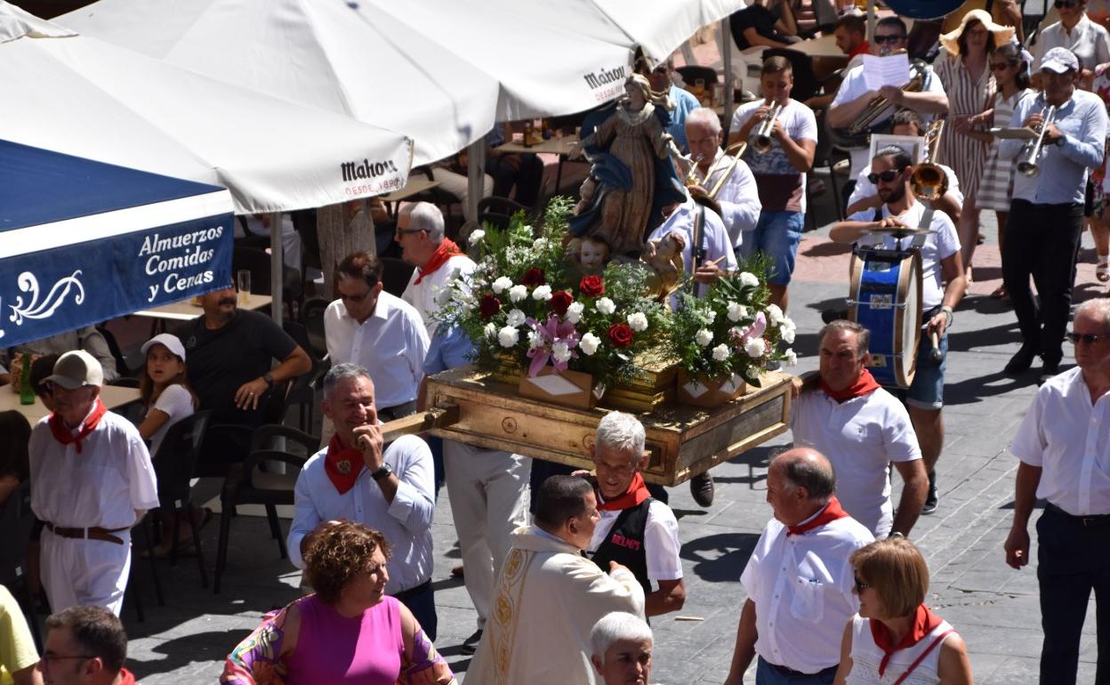 Procesión de la Asunción, en Aguilar del Río Alhama. 