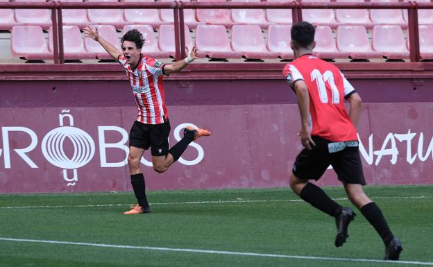 La UD Logroñés celebra la victoria contra la Real Sociedad, que lo clasifica para la final. 