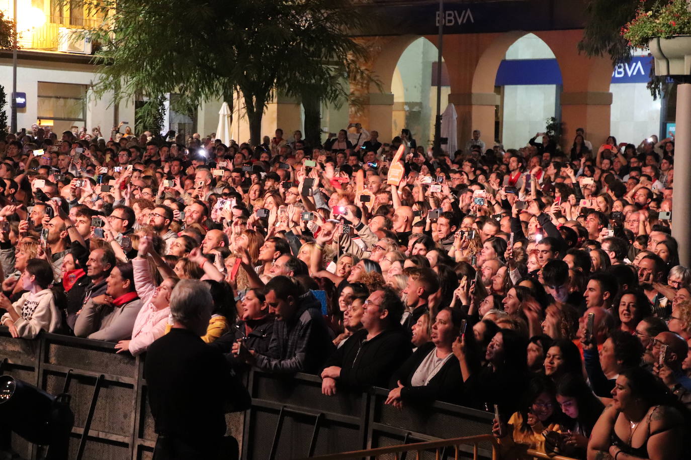 Fotos: Concierto multitudinario de Camela en Alfaro