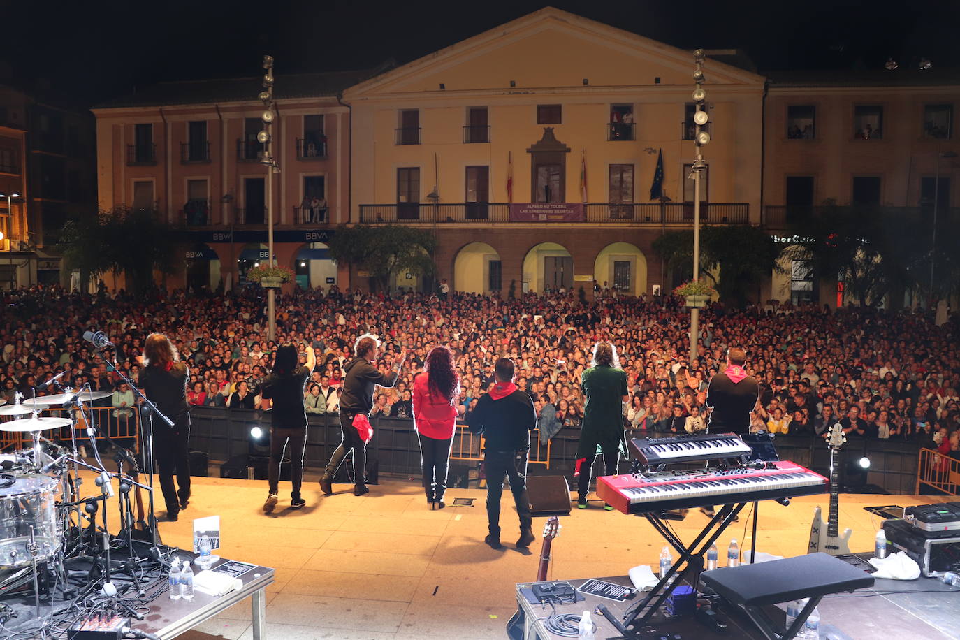 Fotos: Concierto multitudinario de Camela en Alfaro