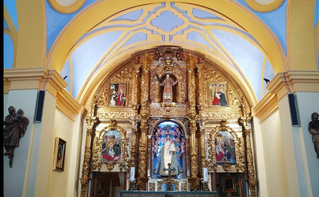 Retablo y parte de la cúpula de la ermita Virgen de la Cuesta. 