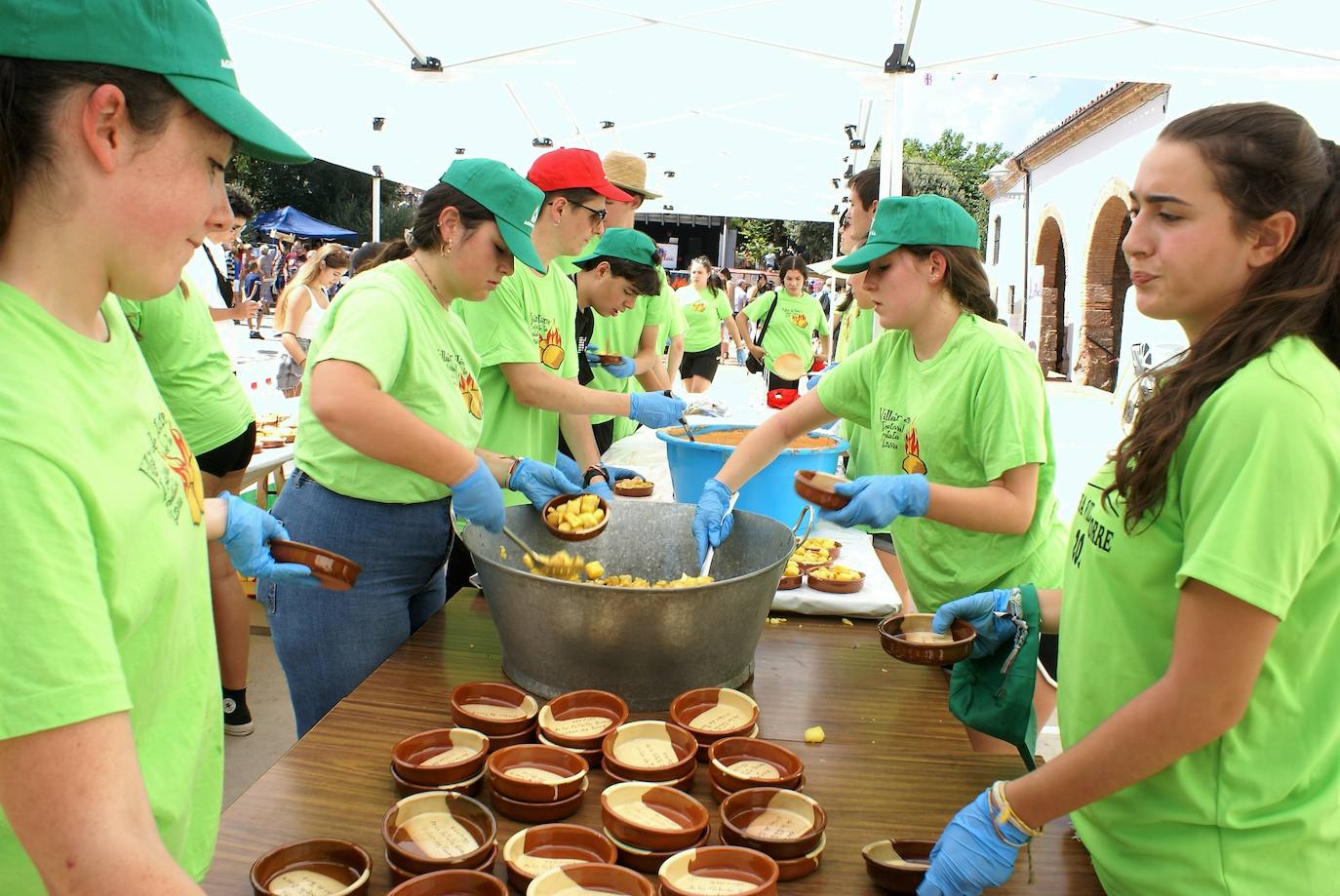 Fotos: Miles de personas asisten al Festival de la patata brava de Villar de Torre