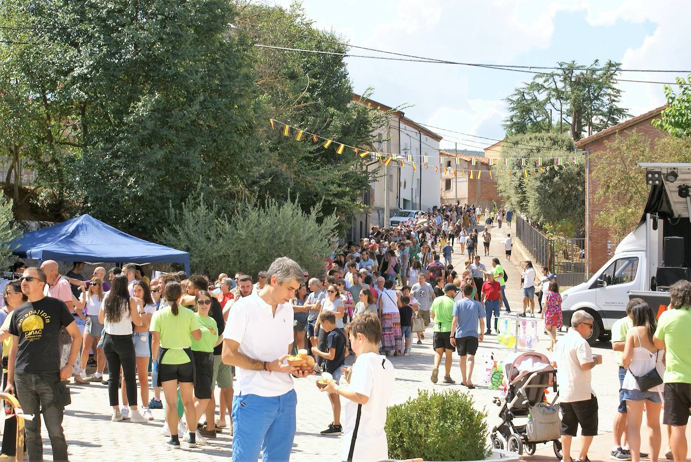 Fotos: Miles de personas asisten al Festival de la patata brava de Villar de Torre