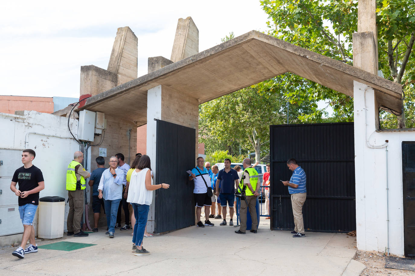 Fotos: Dulce estreno del Arnedo en Segunda RFEF